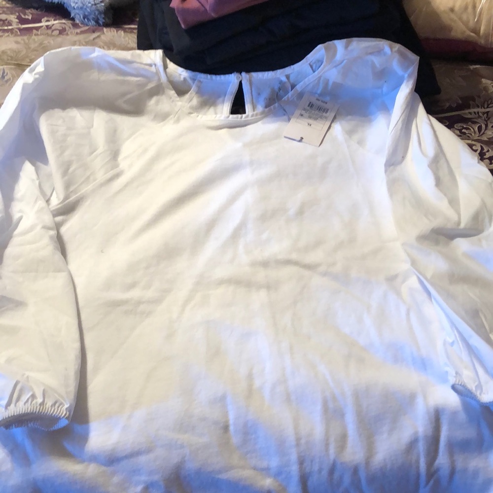 3/4 sleeve with key hole back closure